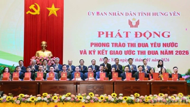 Các cơ quan, đơn vị, địa phương ở tỉnh Hưng Yên ký kết giao ước thi đua năm 2026.