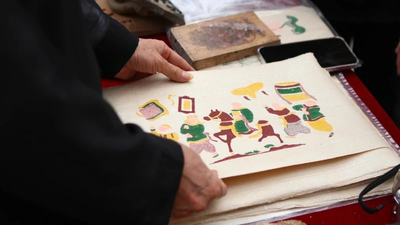 Người trẻ chủ động đánh thức di sản truyền thống qua Xiếc họa Đông Hồ.