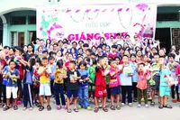 Câu lạc bộ Công tác xã hội, Trường đại học Văn Lang trong hoạt động chương trình “Điều ước Giáng sinh” cho các em nhỏ ở mái ấm Omi.