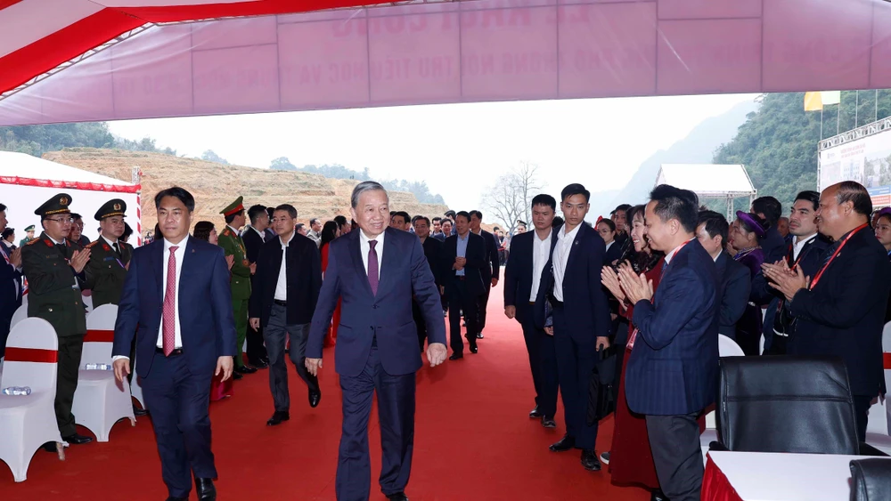 Tổng Bí thư Tô Lâm dự Lễ khởi công xây dựng công trình Trường Phổ thông nội trú Tiểu học và Trung học Cơ sở Trường Hà. (Ảnh: TTXVN)