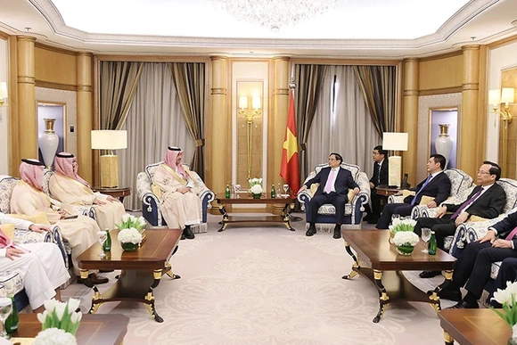 Thủ tướng Phạm Minh Chính tiếp Giám đốc điều hành Quỹ Phát triển Saudi Arabia. (Ảnh: Dương Giang)