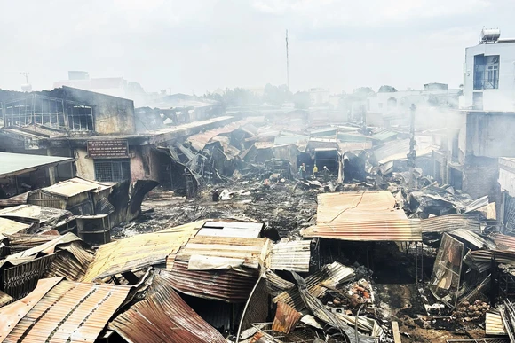 Hiện trường vụ cháy sau khi ngọn lửa đã được dập tắt.