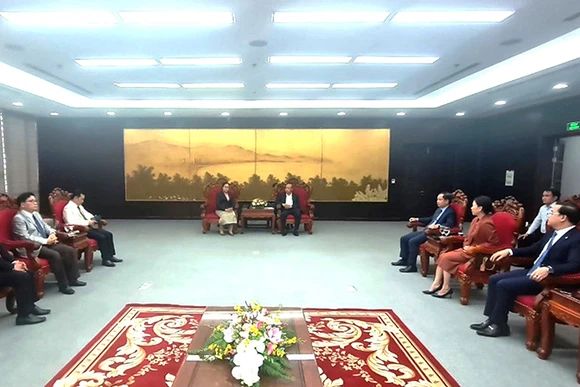 Đoàn công tác cấp cao tỉnh Savannakhet, Cộng hòa dân chủ nhân dân Lào thăm, làm việc và chúc tết đảng bộ, chính quyền, nhân dân thành phố Đà Nẵng.