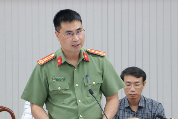 Thượng tá Nguyễn Mạnh Toàn, Phó Giám đốc Công an tỉnh Đồng Nai báo cáo tại cuộc họp.