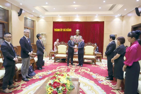 Lãnh đạo cấp cao Tập đoàn Sun Frontier, Nhật Bản làm việc với lãnh đạo thành phố Đà Nẵng.