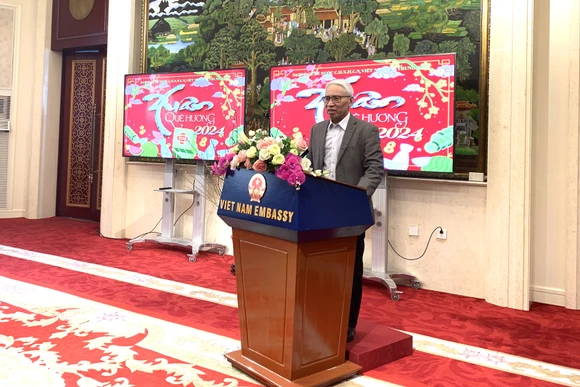 Đại sứ Phạm Sao Mai phát biểu tại chương trình.