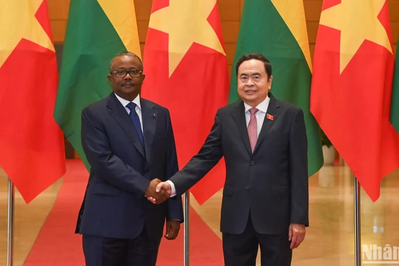 [Ảnh] Chủ tịch Quốc hội Trần Thanh Mẫn hội kiến Tổng thống Cộng hòa Guinea-Bissau Umaro Sissoco Embaló