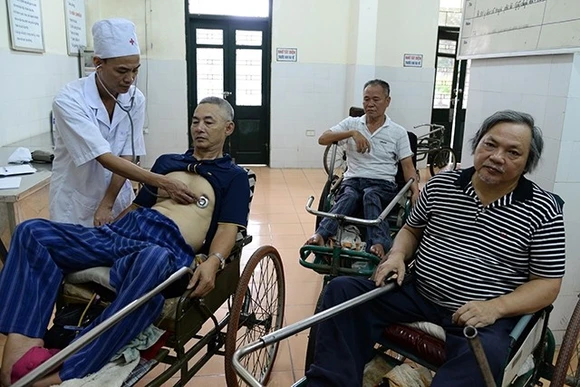 Cần rà soát chính sách để nâng cao chất lượng chăm sóc người có công. Ảnh: NGUYÊN NGUYÊN