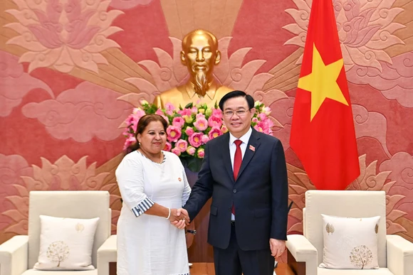 [Ảnh] Chủ tịch Quốc hội Vương Đình Huệ tiếp Tổng Thư ký Hội Liên hiệp Phụ nữ Cuba