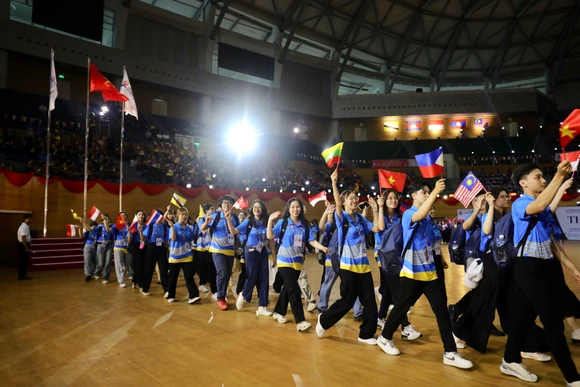 Đoàn tình nguyện viên tại Đại hội ASG 13