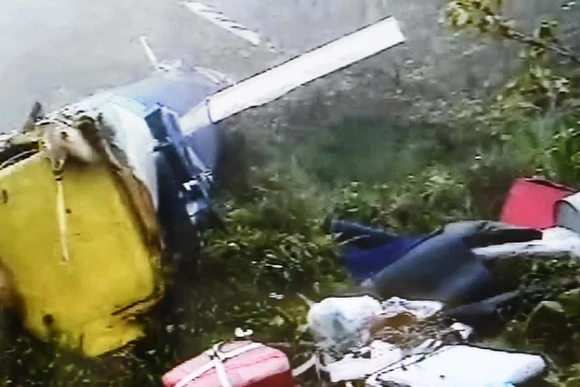 Hiện trường vụ rơi trực thăng. (Ảnh: THX/TTXVN)