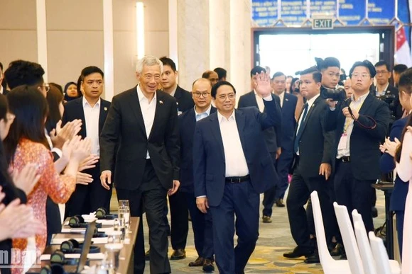 Thủ tướng Phạm Minh Chính và Thủ tướng Singapore Lý Hiển Long gặp mặt, đối thoại với đại biểu thanh niên Việt Nam và Singapore.