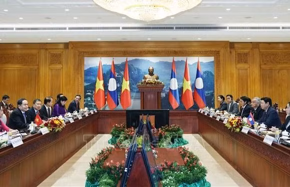 Chủ tịch Quốc hội Trần Thanh Mẫn hội đàm với Chủ tịch Quốc hội Lào Saysomphone Phomvihane (Thống Nhất- TTXVN) 