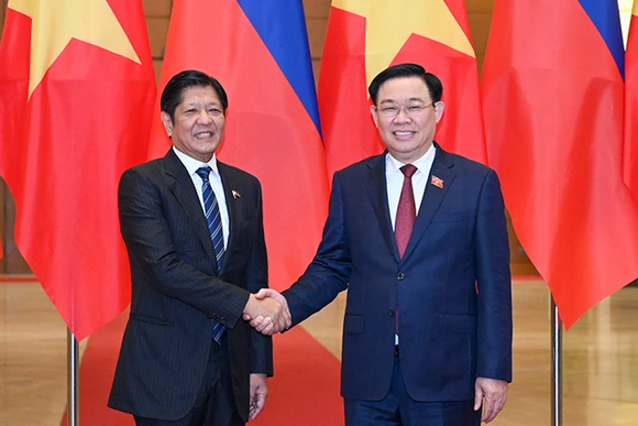 Chủ tịch Quốc hội Vương Đình Huệ và Tổng thống Philippines Ferdinand Romualdez Marcos Jr.