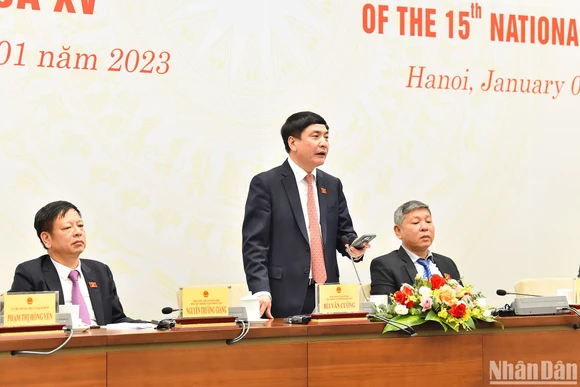 Tổng Thư ký Quốc hội, Chủ nhiệm Văn phòng Quốc hội Bùi Văn Cường phát biểu tại họp báo. (Ảnh: THỦY NGUYÊN)