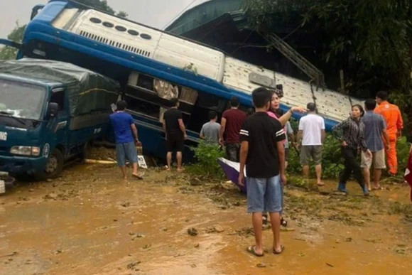 Hiện trường vụ sạt lở nghiêm trọng tại khu vực Km51 Quốc lộ 2 thuộc xã Việt Vinh, huyện Bắc Quang, tỉnh Hà Giang vào sáng 29/9.