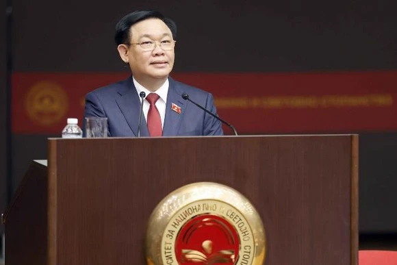 Chủ tịch Quốc hội Vương Đình Huệ phát biểu. (Ảnh: TTXVN)