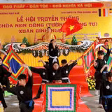 Màn biểu diễn võ thuật tại lễ khai hội.