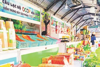 Xã Hóc Môn đã thành lập Câu lạc bộ OCOP và bố trí mặt bằng để giúp các chủ thể tham gia chương trình OCOP trưng bày, giới thiệu sản phẩm tới người tiêu dùng.