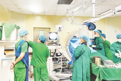 Bệnh viện đa khoa Quảng Ngãi 2 triển khai kỹ thuật phẫu thuật nội soi cột sống.