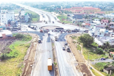 Đường tỉnh 823D, trục giao thông kết nối Tây Ninh với Thành phố Hồ Chí Minh đang được đơn vị thi công đẩy nhanh tiến độ.