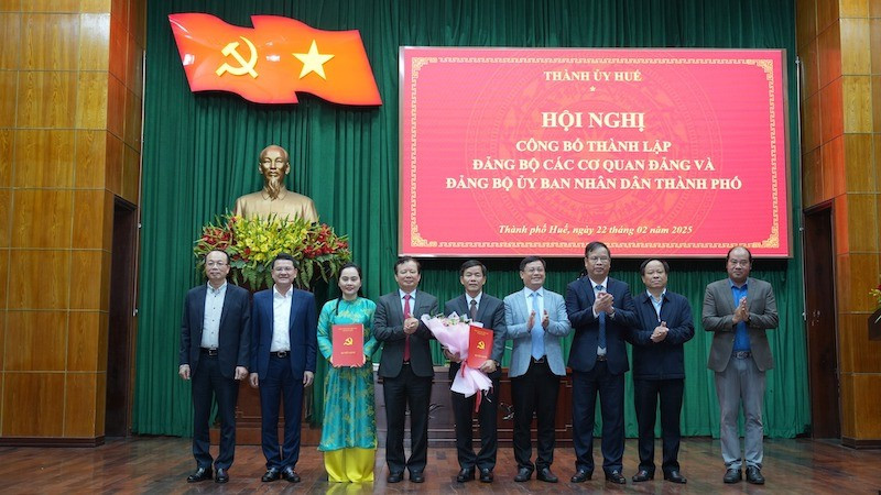 Hội nghị công bố thành lập Đảng bộ các cơ quan Đảng và Đảng bộ Ủy ban nhân dân thành phố Huế. dang-bo-ubnd-tp-2jpg.jpg