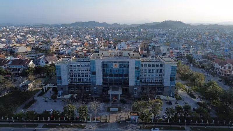 Trụ sở quận Thuận Hóa cũ nguyên là trụ sở Ủy ban nhân dân thành phố Huế và bị bỏ trống từ ngày 1/7/2025.