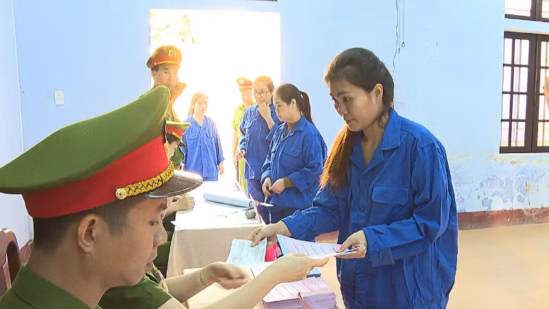 Việc bỏ phiếu tại Trại tạm giam Công an thành phố Huế diễn ra nghiêm túc, đúng trình tự, thủ tục theo quy định của pháp luật.