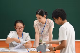 Chấm thi khẩn trương nhưng không được "sót bài", "sót ý" để bảo đảm quyền lợi cho thí sinh