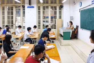 Thí sinh trong buổi tập trung làm thủ tục, nghe phổ biến Quy chế sáng 6/6 (Ảnh: ĐẠI THẮNG)