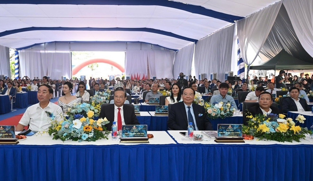 Các đại biểu dự lễ khởi công. (Ảnh: CTV) img-7983-8311.jpg