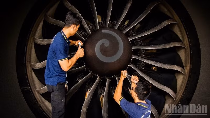 Bảo dưỡng, sửa chữa máy bay tại Công ty VAECO.