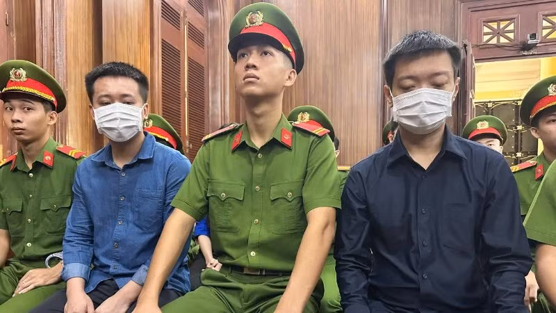 Các bị cáo tại phiên xét xử. 