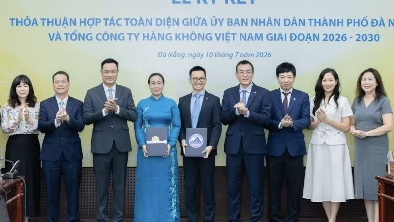 Vietnam Airlines và Đà Nẵng tiếp tục phối hợp trong các lĩnh vực hàng không, du lịch, thương mại và đầu tư, đồng thời tăng kết nối và quảng bá hình ảnh thành phố trên thị trường trong nước và quốc tế.
