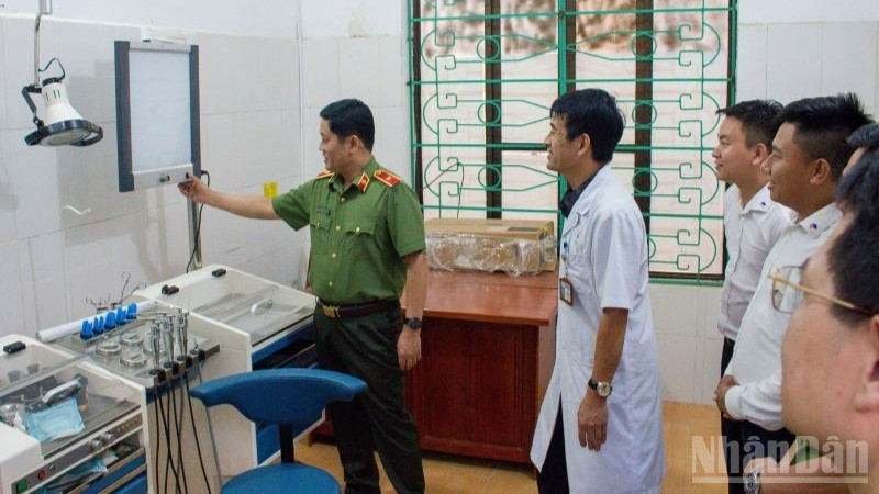 Đoàn công tác Bộ Công an kiểm tra công trình trước khi đưa vào vận hành. ndo_br_qb2-4029.jpg