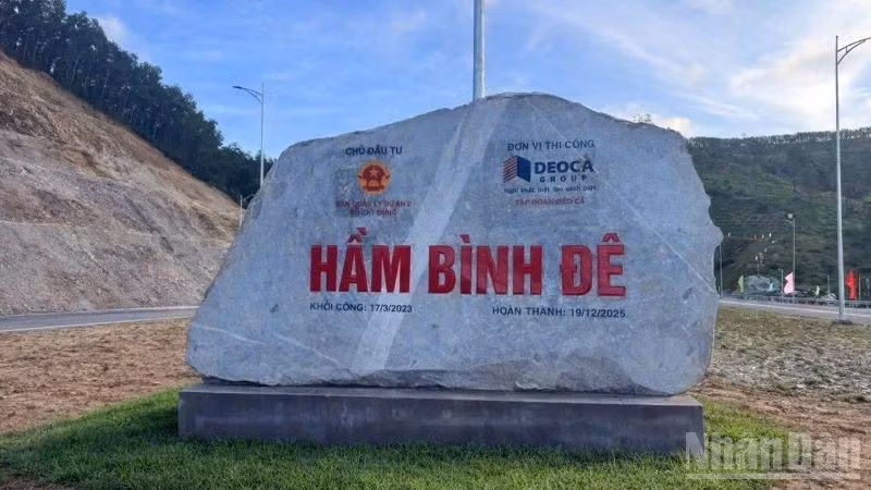 Hầm Bình Đê, công trình hầm có quy mô lớn nhất đường cao tốc bắc-nam (giai đoạn II) được khánh thành trong dịp 19/12 này.