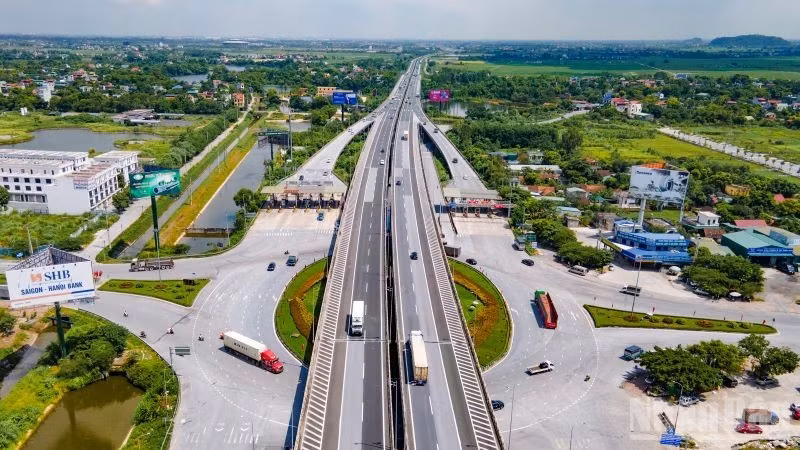 Tuyến cao tốc Cầu Giẽ-Ninh Bình phục vụ 12,26 triệu lượt phương tiện trong 6 tháng đầu năm 2025.