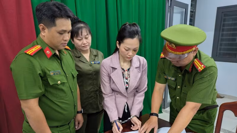 Bà Nguyễn Thị Tuyết Chinh tại cơ quan Công an. (Ảnh: Công an cung cấp)