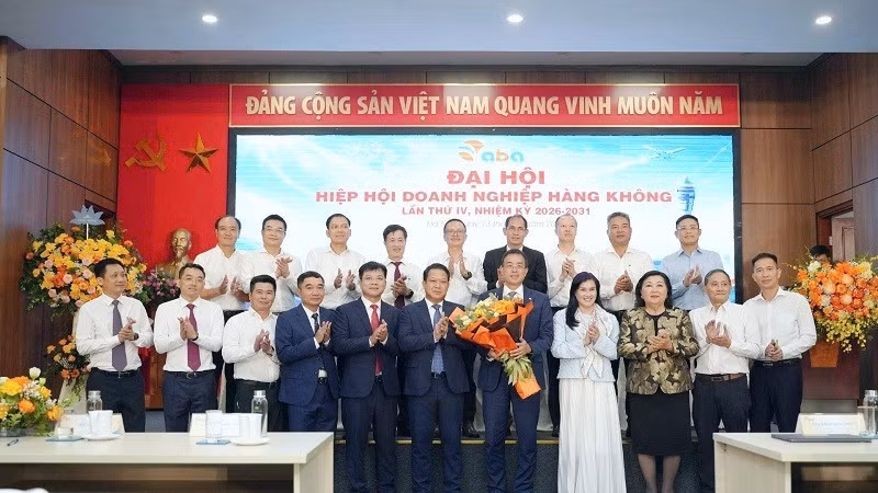 3-ong-dang-ngoc-hoa-chu-tich-hdqt-vietnam-airlines-ra-mat-ban-chap-hanh-va-ban-kiem-tra-voi-cuong-vi-chu-tich-hiep-hoi-doanh-nghiep-hang-khong-nhiem-ky-2026-2031-8537.jpg
