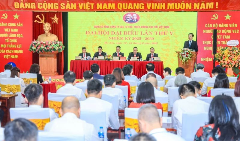 Quang cảnh Đại hội Đại biểu lần thứ V, nhiệm kỳ 2025-2030 của Đảng bộ Tổng Công ty Đầu tư phát triển đường cao tốc Việt Nam (VEC).