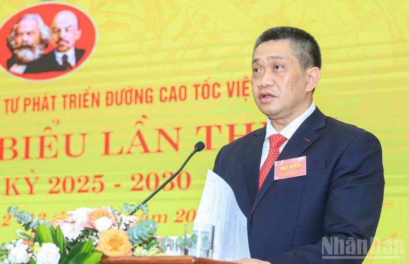 Đồng chí Phạm Hồng Quang, Phó bí thư Đảng uỷ, Tổng giám đốc VEC. ndo_br_gen-o-o-quang-tgd.jpg