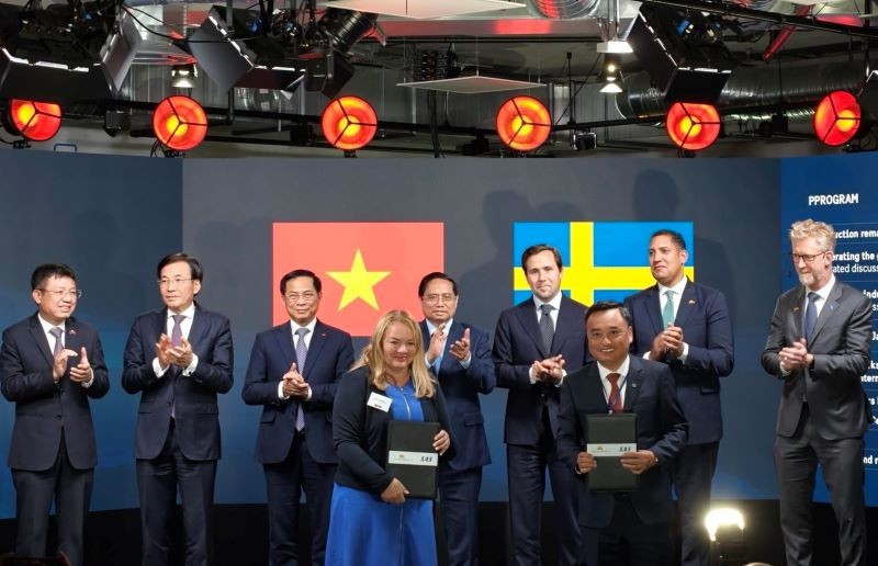 Việc hợp tác liên danh giữa Vietnam Airlines và Scandinavian Airlines mở ra cơ hội để Việt Nam tăng cường hiện diện tại Bắc Âu, đồng thời thúc đẩy trao đổi kinh tế, thương mại và đầu tư. 2-viec-hop-tac-lien-danh-giua-vietnam-airlines-va-scandinavian-airlines-mo-ra-co-hoi-de-viet-nam-tang-cuong-hien-dien-tai-bac-au-dong-thoi-thuc-day-trao-doi-kinh-te-thuong-mai-va-dau-tu-giua-hai-ben.jpg