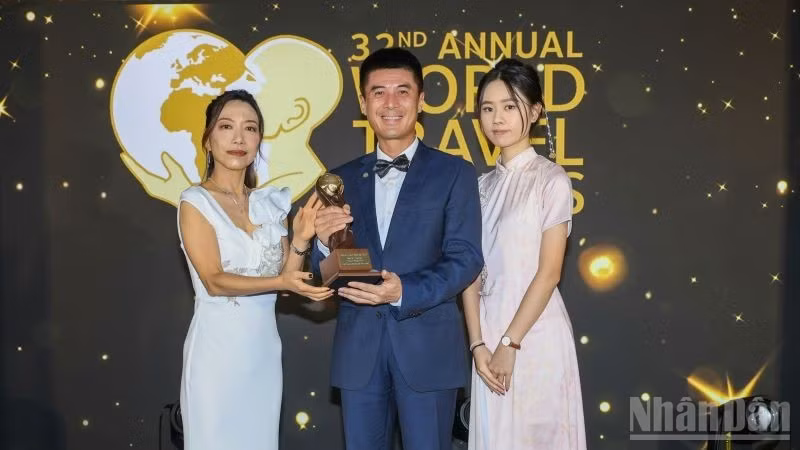 ndo_br_o-hang-muc-asias-leading-inflight-magazine-2025-heritage-tap-chi-cua-vietnam-airlines-tiep-tuc-duoc-vinh-danh-la-an-pham-tren-khong-557.jpg