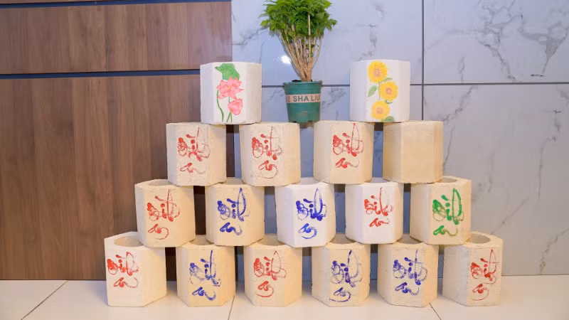 Những chậu cây được thiết kế bằng vật liệu từ cây gai dầu thân thiện với môi trường. 