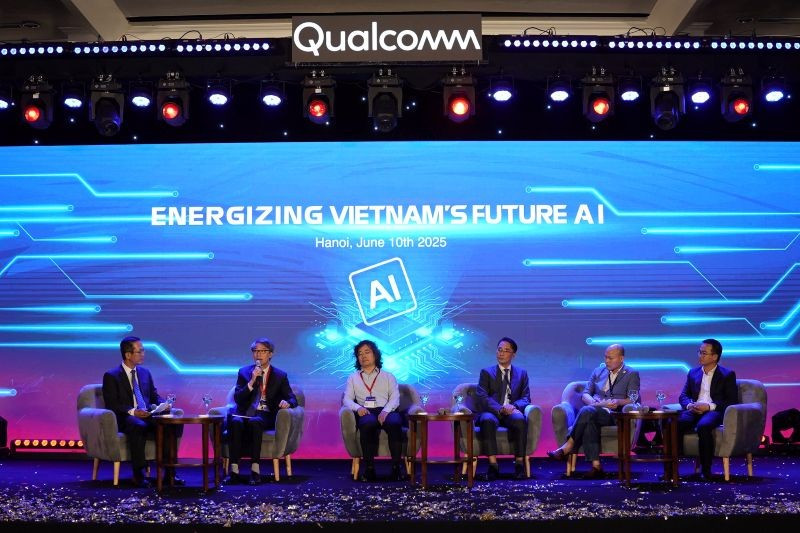 Trung tâm AI R&D mới sẽ trực thuộc nhóm nghiên cứu AI toàn cầu của Qualcomm, đóng vai trò then chốt trong việc phát triển các giải pháp AI tạo sinh và AI tác nhân (agentic AI) ứng dụng trên nhiều lĩnh vực. htr08587.jpg