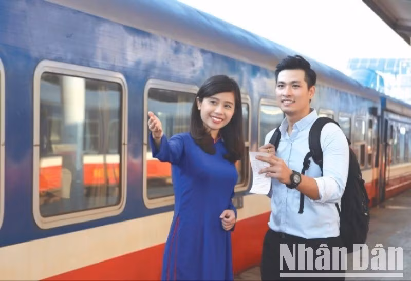 Ngành đường sắt triển khai ưu đãi giảm 10% giá vé cho học sinh thi đại học.