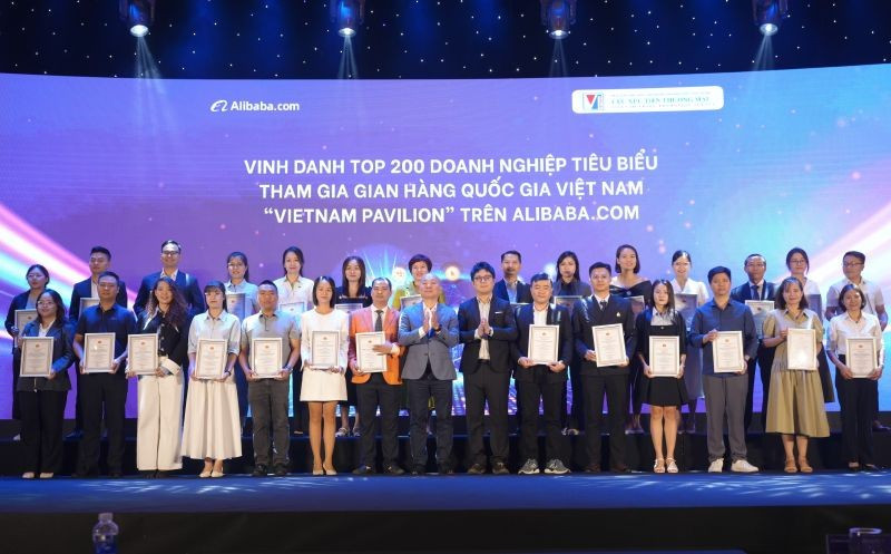Đại diện của 200 doanh nghiệp tiêu biểu được lựa chọn tham gia Gian hàng quốc gia Việt Nam "Vietnam Pavilion" năm 2025.