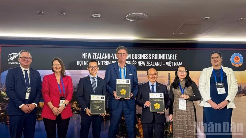 Vietnam Airlines "bắt tay" Saigontourist và Distinction Hotels Group thúc đẩy du lịch Việt Nam và New Zealand. (Ảnh: TUẤN PHONG)
