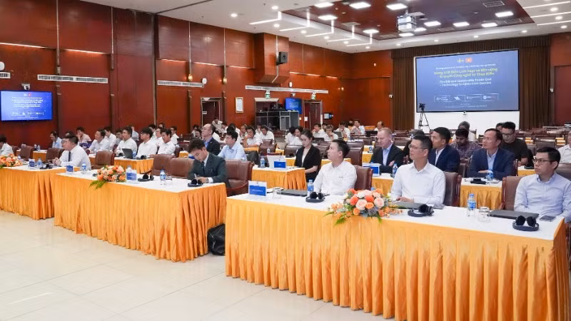 Toàn cảnh phiên làm việc. 