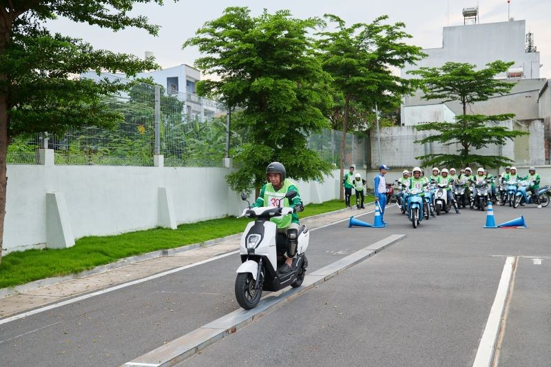 Chương trình này đóng góp vào Sáng kiến “Các phương pháp tiếp cận đổi mới để cải thiện an toàn cho người điều khiển xe máy” của Ngân hàng Thế giới. tap-huan-2.jpg